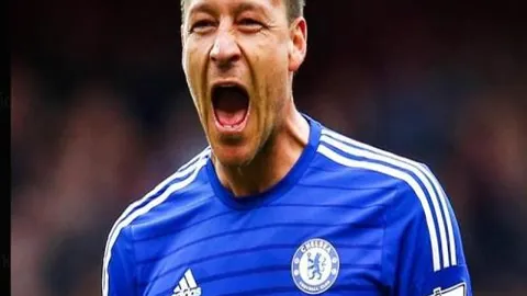 拜仁慕尼黑次回合1-2逆袭拉齐奥，莱万点球进球舒波莫廷再添分差